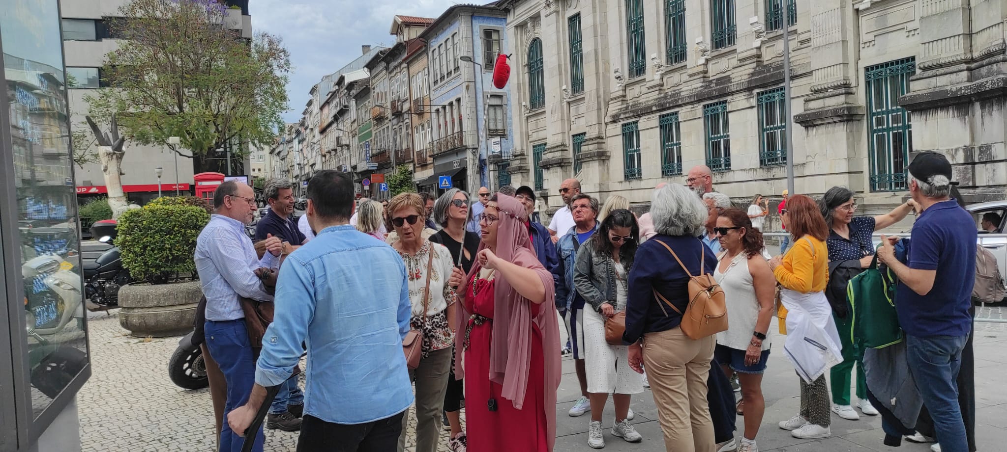 Roman Braga with a group of Portuguese. 2023