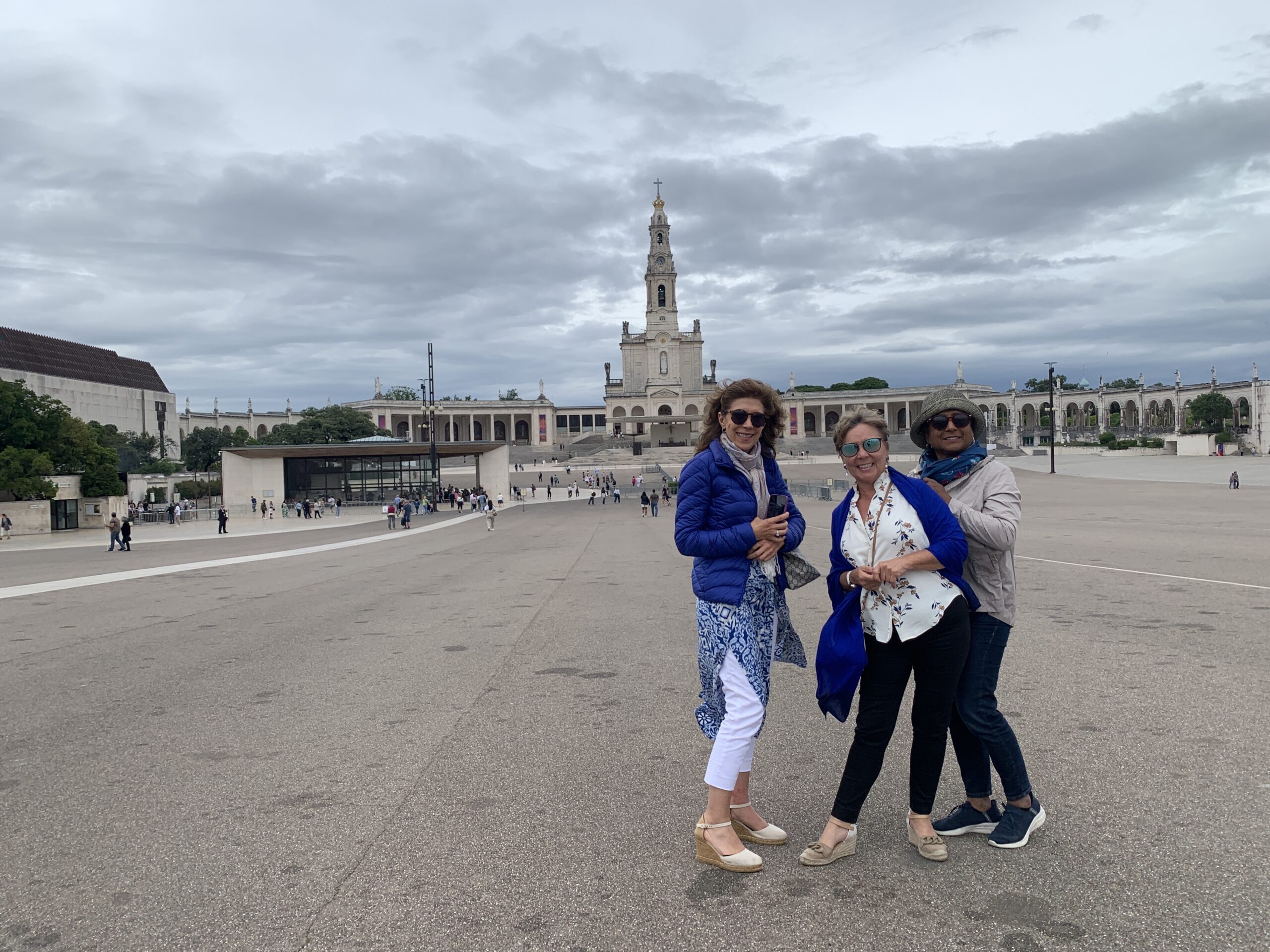 Coimbra, Fátima and Peniche with ladies from Colombia. 2024